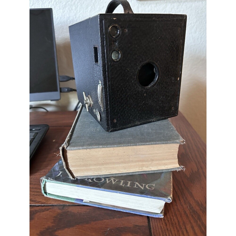 Vintage KODAK BROWNIE No. 3 Box Camera (not tested but shutter moves)